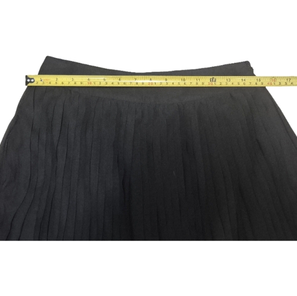 Central Park West Black Mini Skirt. *With Pockets - Picture 4 of 7